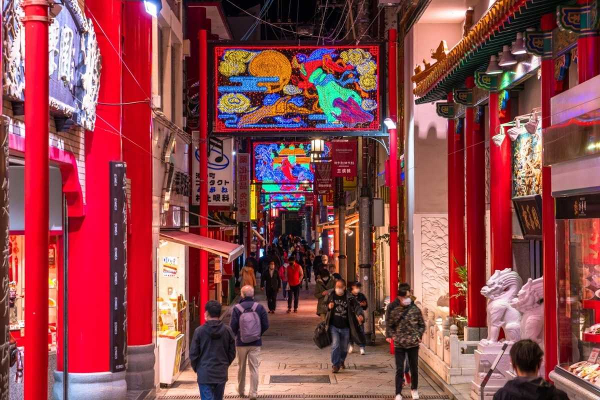 Shinchi Chinatown on Nagasaki shore tours