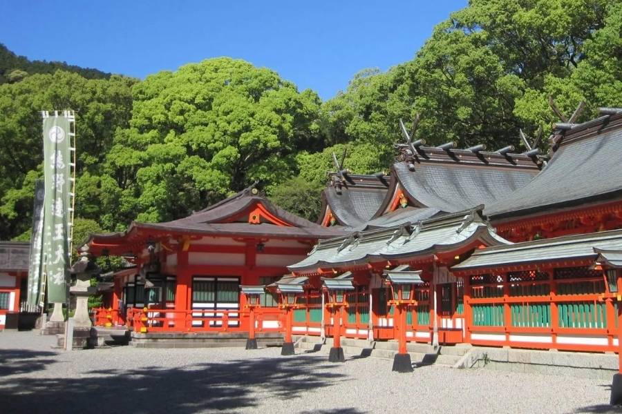 Kumano Hayatama Taisha Shrine on Takamatsu shore excursions