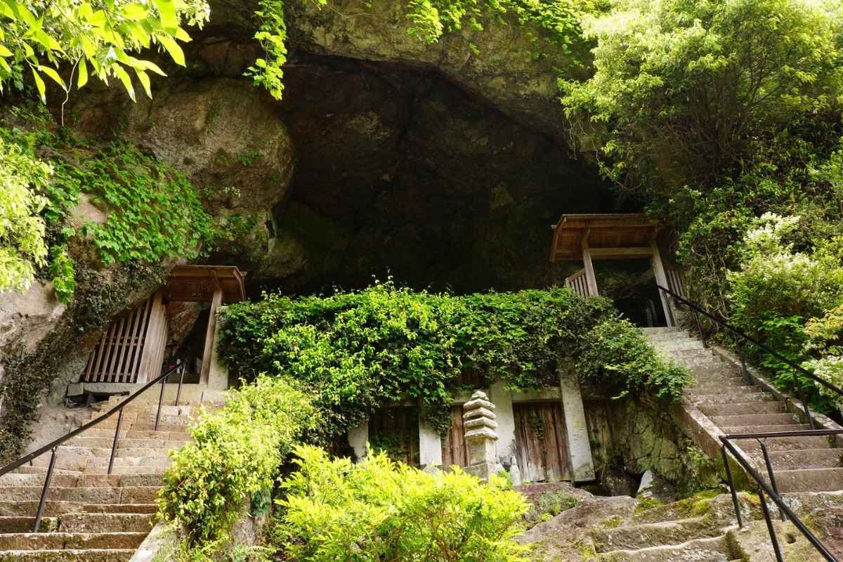 Reigando Cave on Kumamoto shore excursions