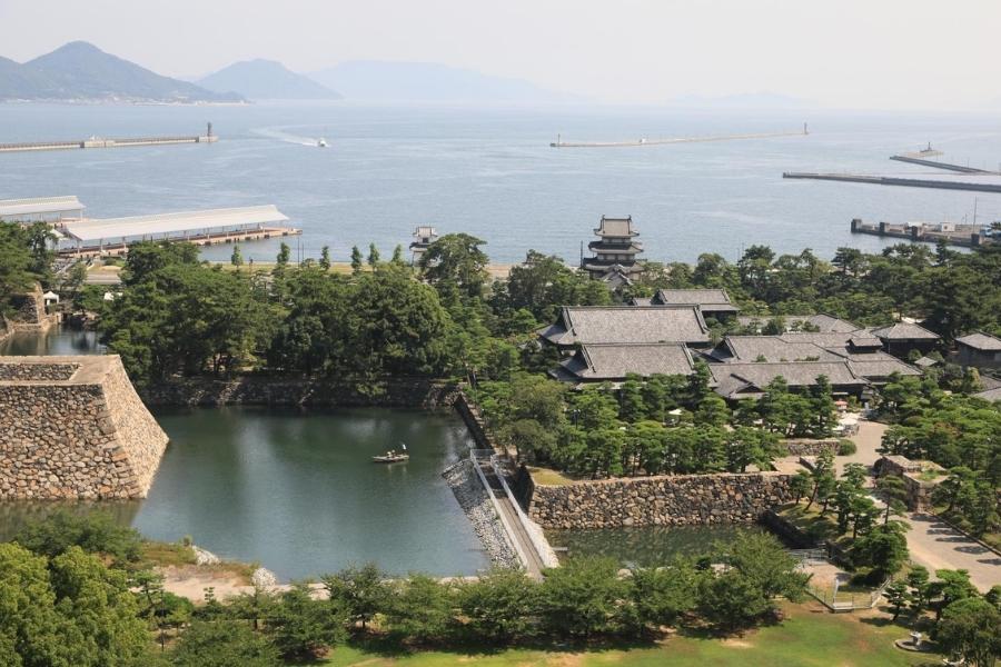 Takamatsu Castle Ruins shore tours