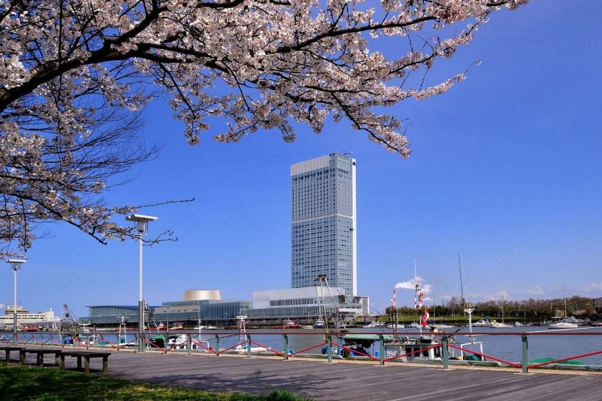 Toki Messe Observation Deck tour from Niigata port