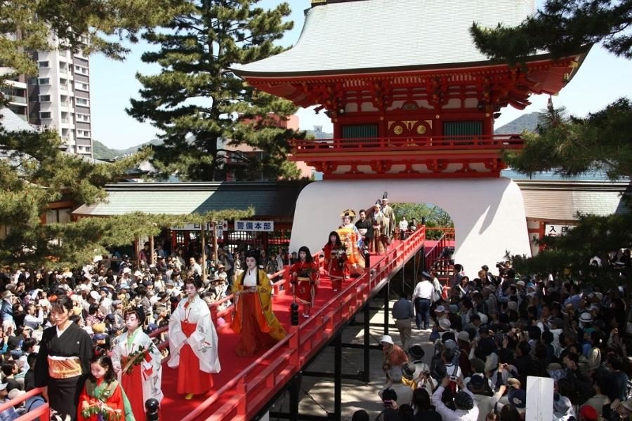 Akama-Jingu Shrine on Shimonoseki shore excursions