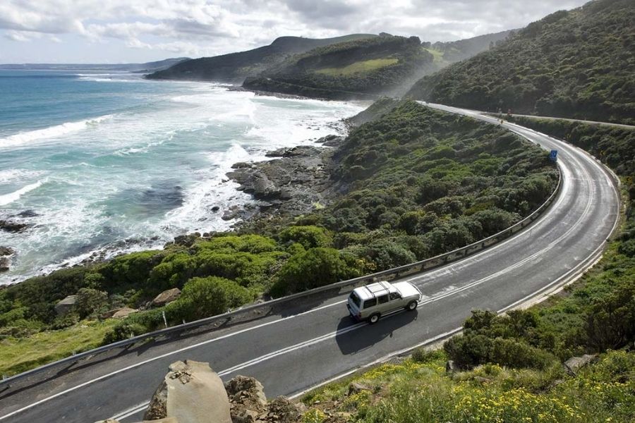 Great Ocean Road to get around Australia
