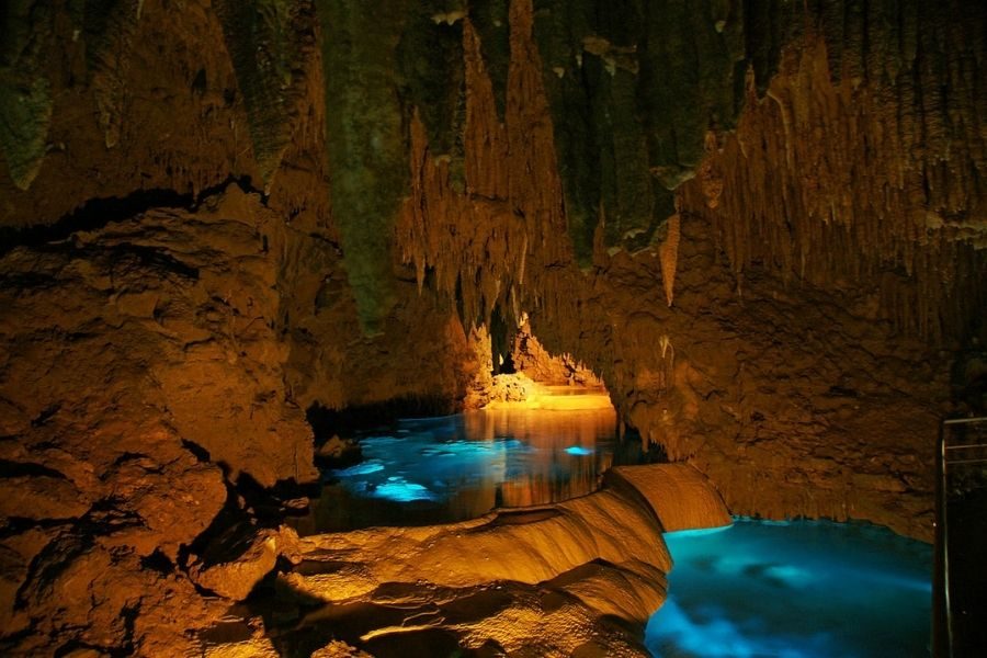 Gyokusendo Cave on Naha Okinawa shore tours
