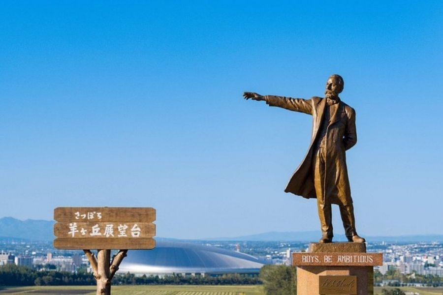 Hitsujigaoka Observation Hill on Muroran shore tour