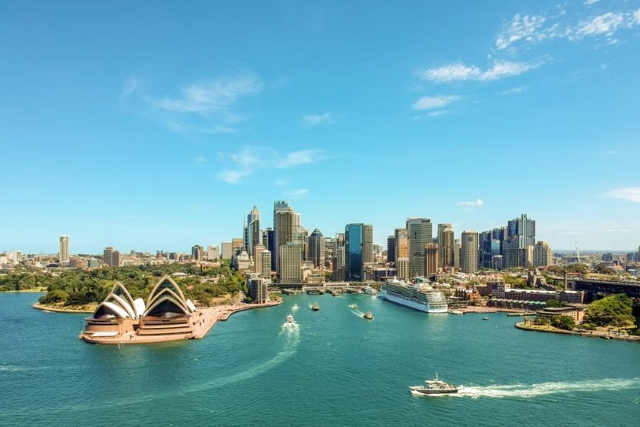 how to travel around Australia