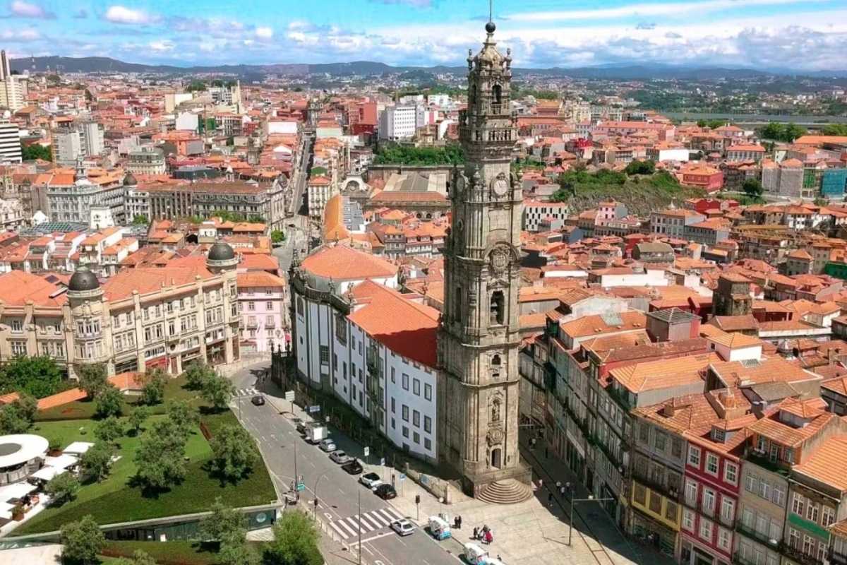 Clérigos Tower on shore excursions Porto