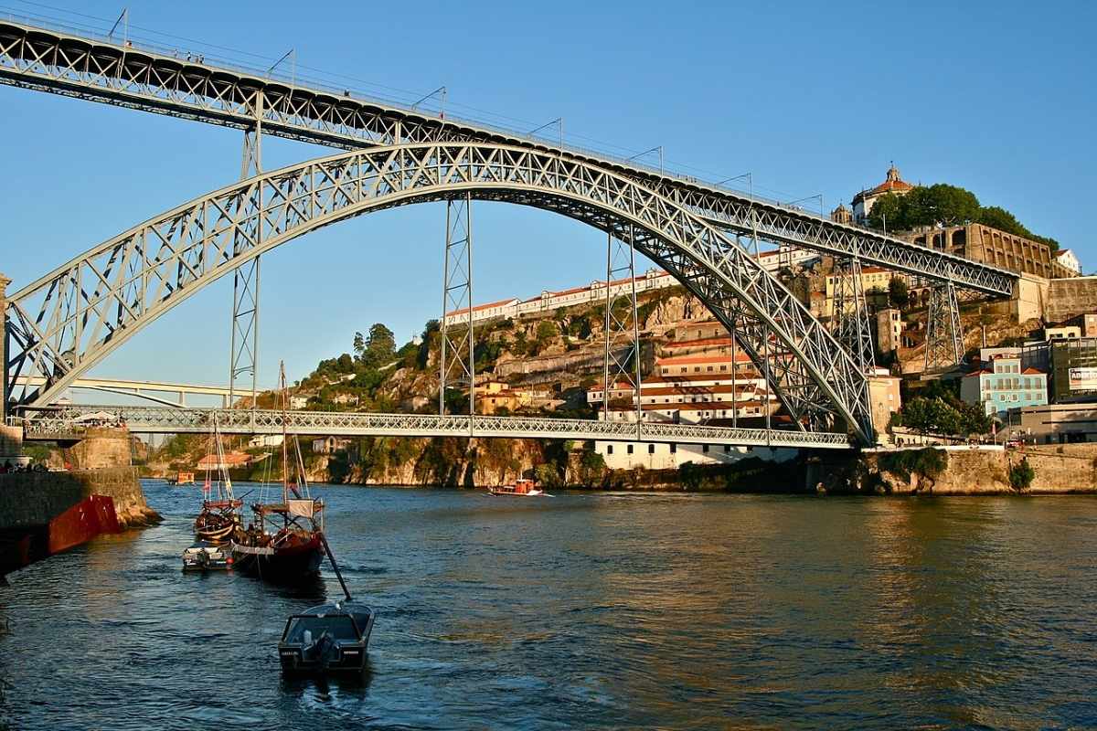 Dom Luís I Bridge on Porto cruise excursions