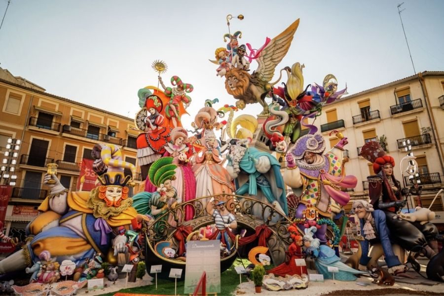 Fallas monuments on Valencia tours from port