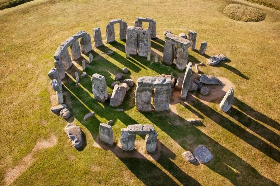 Stonehenge on England shore tours