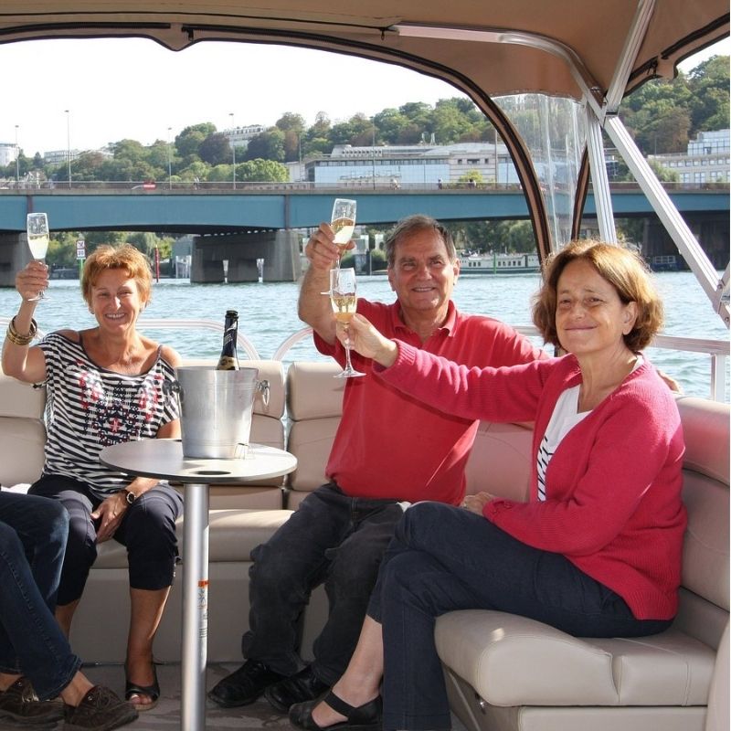 Guests on day tours from Paris port