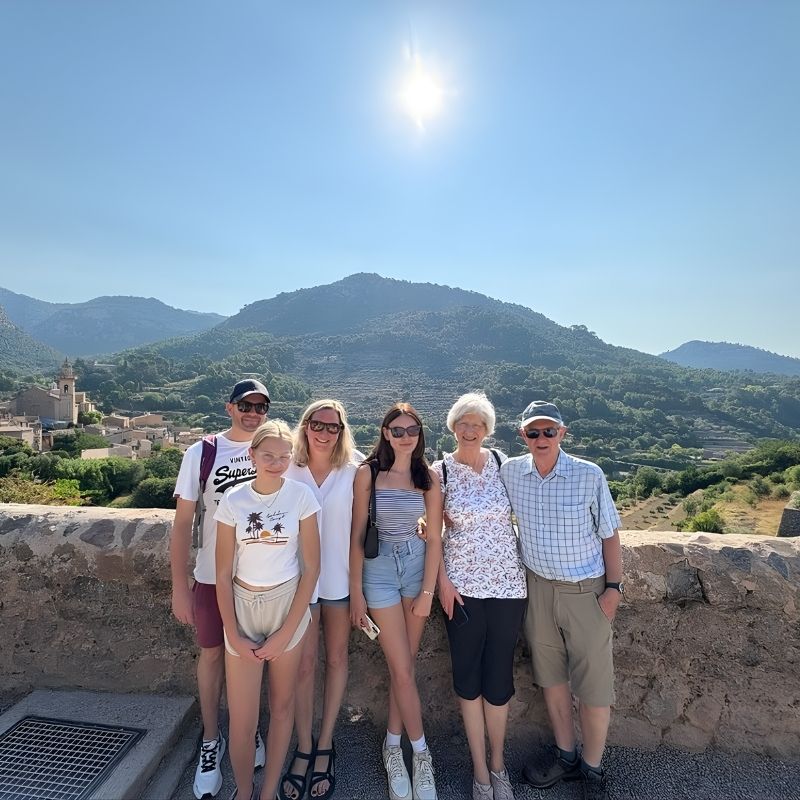 Happy Guests on Palma de Mallorca shore excursions